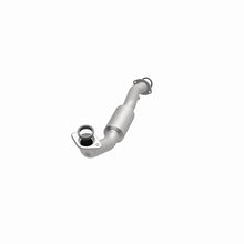Load image into Gallery viewer, MagnaFlow Direct Fit Catalytic Converter 2009-2012 Highlander 2.7 L Underbody