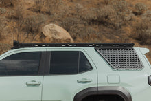 Load image into Gallery viewer, DV8 Offroad Baja Designs Linkable Lightbar Mount for DV8 Roof Rack Light Option